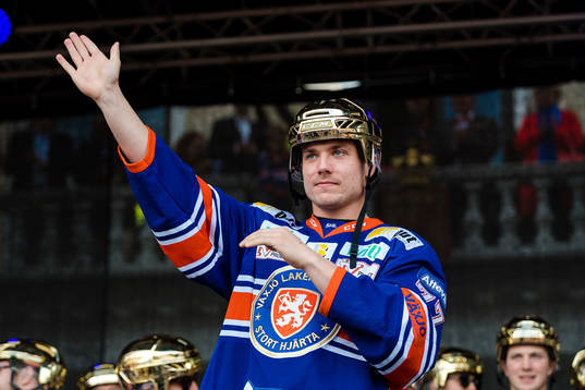 Växjös Pontus Netterberg när Växjö firar SM-guldet på