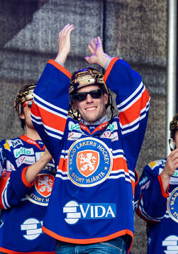 Växjös Robert Rosén när Växjö firar SM-guldet på