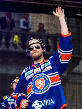Växjös Arvid Lundberg när Växjö firar SM-guldet på