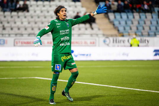 Sirius målvakt Karim Fegrouch gestikulerar