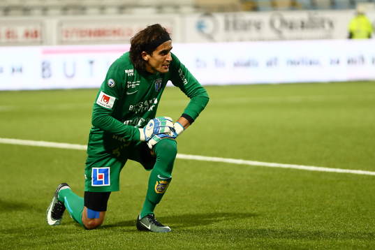 Sirius målvakt Karim Fegrouch deppar