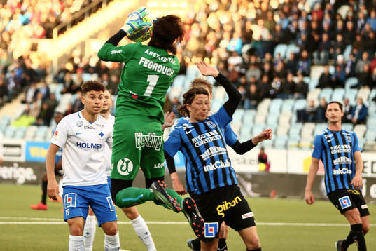 Norrköpings Jordan Larsson vid Sirius målvakt Karim