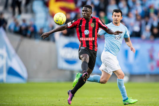 Brommapojkarnas Eric Johana Omondi och Malmö FFs Behrang