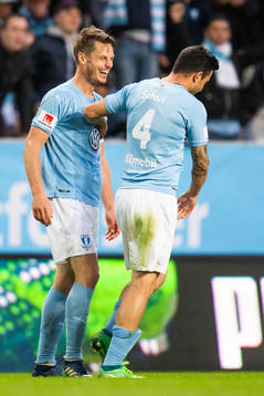 Malmö FFs Markus Rosenberg jublar med Behrang Safari
