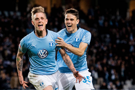 Malmö FFs Sören Rieks jublar med Samuel Adrian
