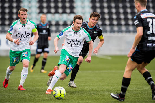 Petter Vaagan Moen of HamKam and Niels Vorthoren of Sandnes