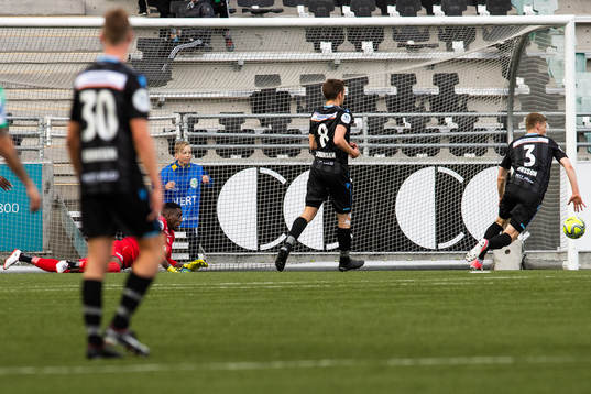 Goal kepeer Arnold Origi Remi Johansen, and Ari Mohr