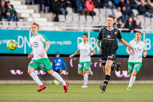 Morten Renå Olsen of HamKam and Kent Håvard Eriksen of