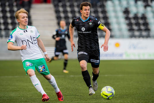 Morten Renå Olsen of HamKam and Niels Vorthoren of Sandnes