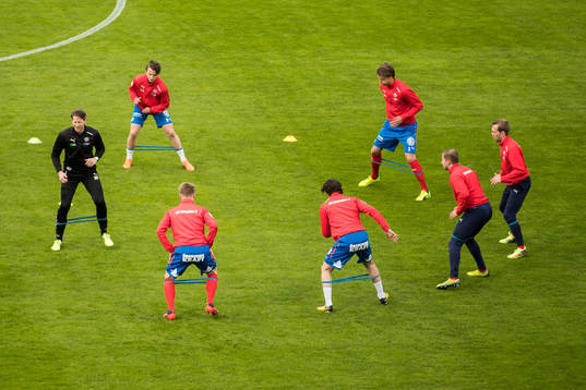 Helsingborgs spelare värmer upp