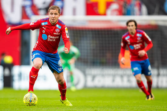 Helsingborgs Darijan Bojanic driver bollen