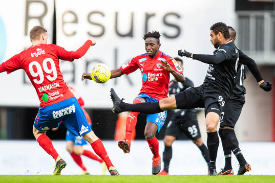 Helsingborgs Mamudo Moro och AFC Eskilstunas Wellyson Luiz
