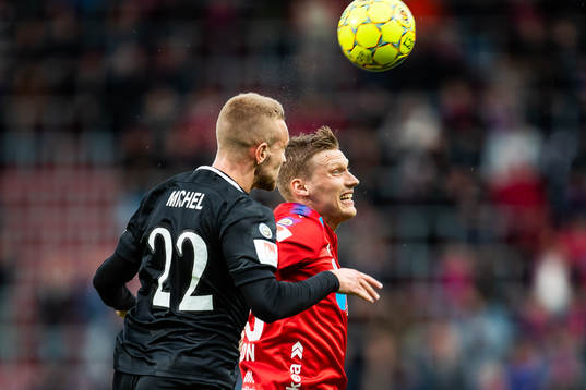 AFC Eskilstunas Alexander Michel i nickduell med