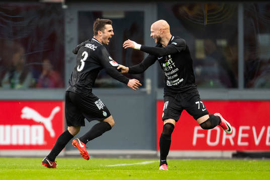 AFC Eskilstuna Kadir Hodzic jublar med Zourab Tsiskaridze
