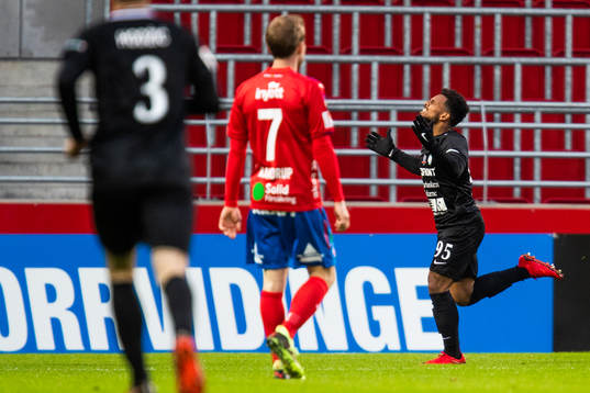 AFC Eskilstunas Kermit Romeo Erasmus jublar