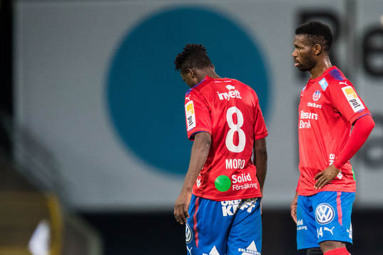 Helsingborgs Mamudo Moro och Mohammed Abubakari deppar
