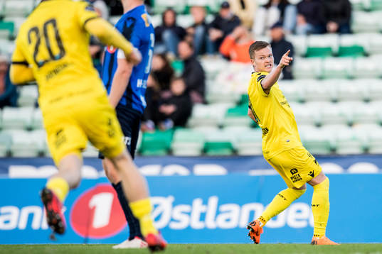 Aron Sigurdarson of Start celebrates