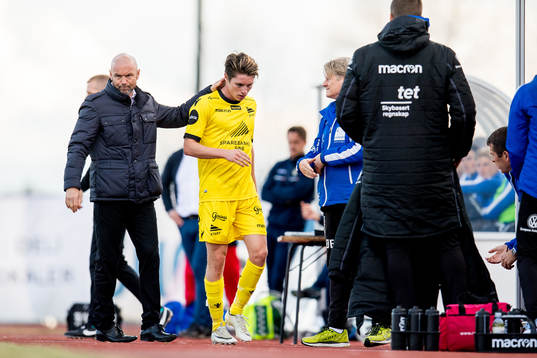 Kasper Skaanes is substituted by Mark Dempsey, head coach