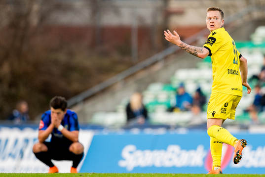 Aron Sigurdarson of Start celebrates