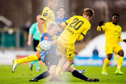 Jeppe Moe of Stabæk tackles Mathias Idsøe Bringaker of
