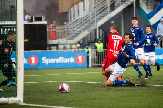 Steffen Lie Skålevik of Brann scores 2-0