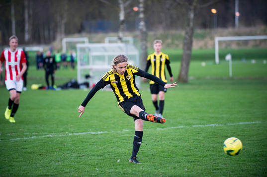 IFK Hässleholms Isak Holmberg  i matchen i DM för pojkar
