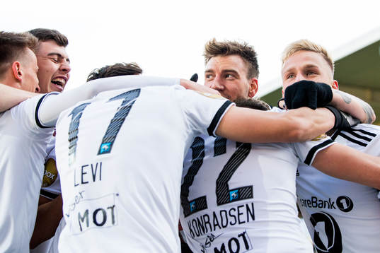 Nicklas Bendtner of Rosenborg celebrates scoring 1-0 with