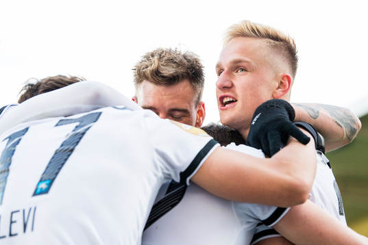 Nicklas Bendtner of Rosenborg celebrates scoring 1-0 with
