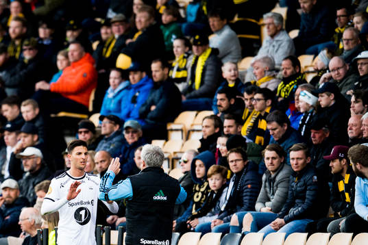 Rafik Zekhnini of Rosenborg and Kåre Ingebrigtsen, head