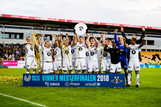 Nicklas Bendtner of Rosenborg and his teammates celebrate