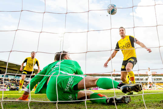 Goalkeeper Marko Maric and Frode Kippe of Lillestrøm clear