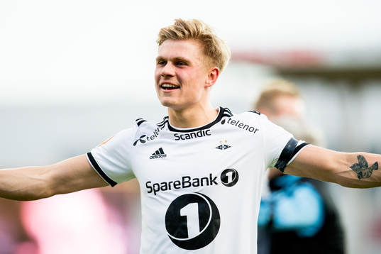 Olaus Jair Skarsem of Rosenborg celebrates