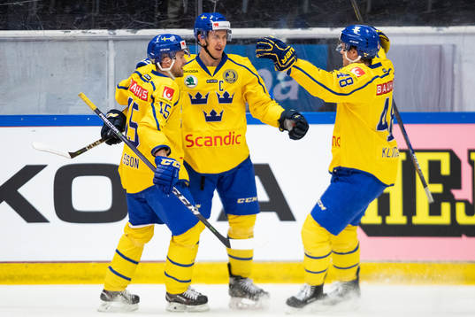 Sveriges Jacob Nilsson (v) jublar med Mikael Backlund (m)