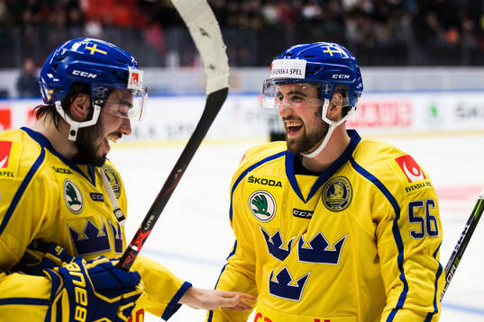 Sveriges Erik Gustafsson och Mika Zibanejad jublar