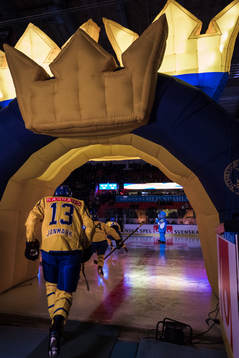 Sveriges Mattias Janmark med lagkamrater gör entré på