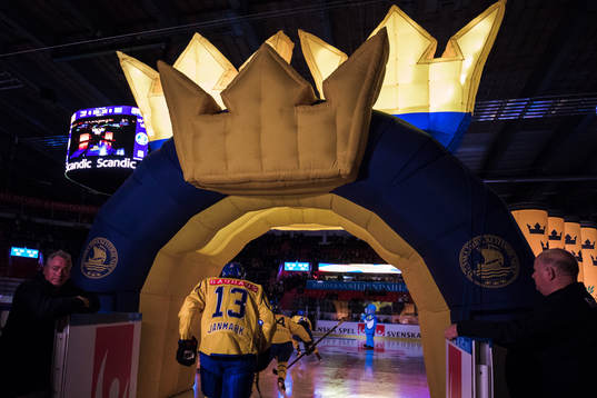 Sveriges Mattias Janmark med lagkamrater gör entré på
