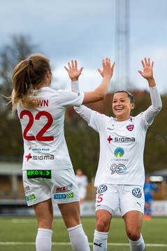 Rosengårds Fiona Brown jublar med Alexandra Lowe Riley