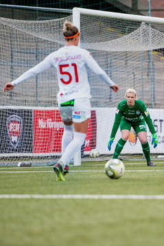 Rosengårds Sanne Troelsgaard Nielsen kommer fri mot