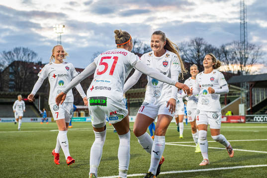 Rosengårds Sanne Troelsgaard Nielsen jublar med Lisa-Marie
