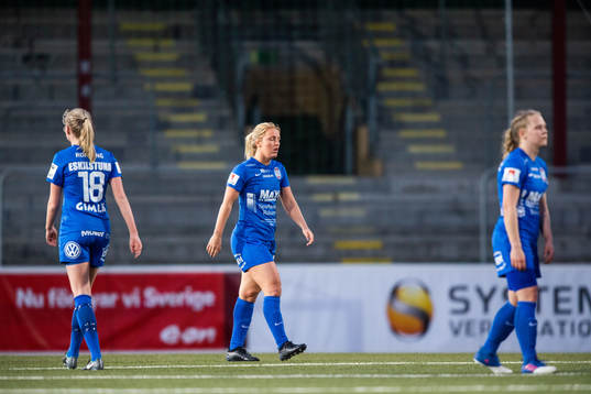 Eskilstunas Elin Rombing och Mimmi Larsson deppar