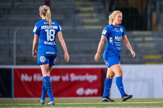 Eskilstunas Elin Rombing och Mimmi Larsson deppar