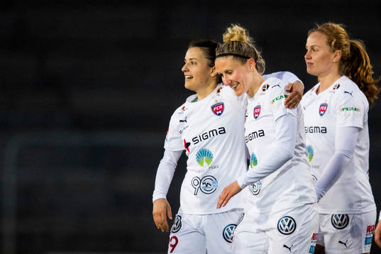 Rosengårds Sanne Troelsgaard Nielsen kramas om av Iva