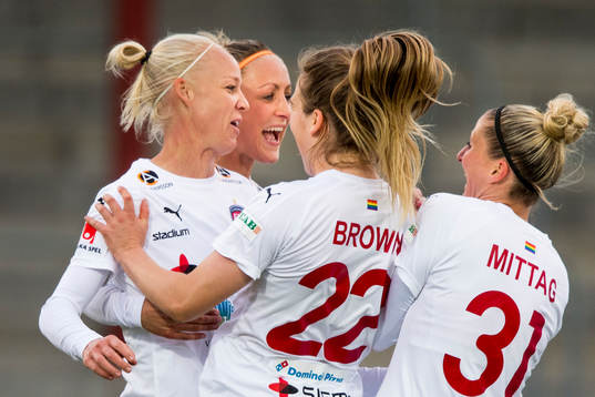 Rosengårds Caroline Seger kramas om av lagkamraterna