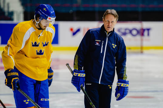 Dennis Everberg och assisterande tränare Johan Garpenlöv