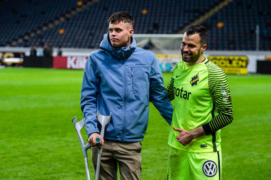 s målvakt Oscar Linnér och målvakt Budimir Janosevic