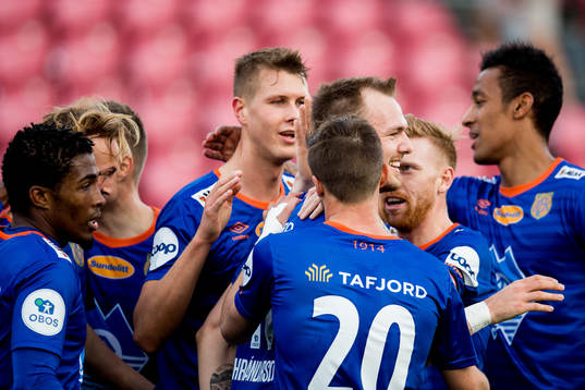 Aron Elís Thrándarson of Aalesund celebrates the 0-1 goal