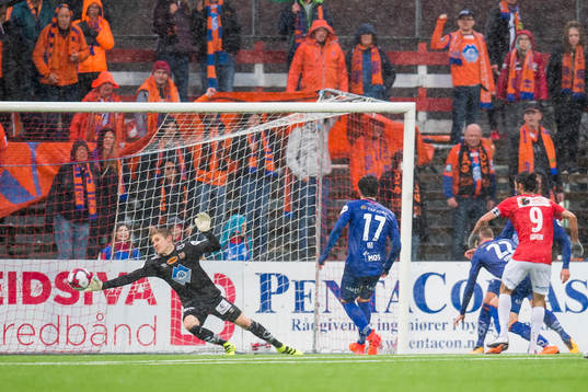 Adem Güven of Kongsvinger scores 1-2 behind Goalkeeper