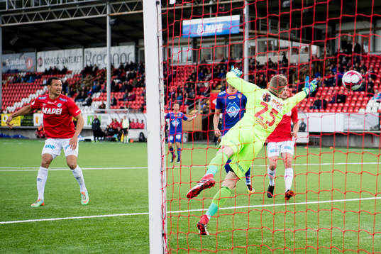 Aron Elís Thrándarson of Aalesund (not pictured) scores