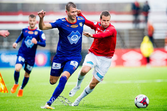 Hólmbert Fridjónsson of Aalesund and Olav Øby of