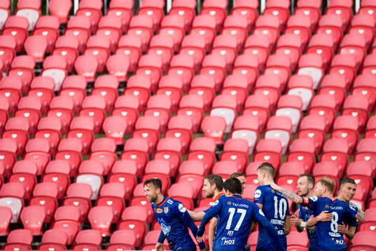 The players of Aalesund celebrate the 1-3 goal